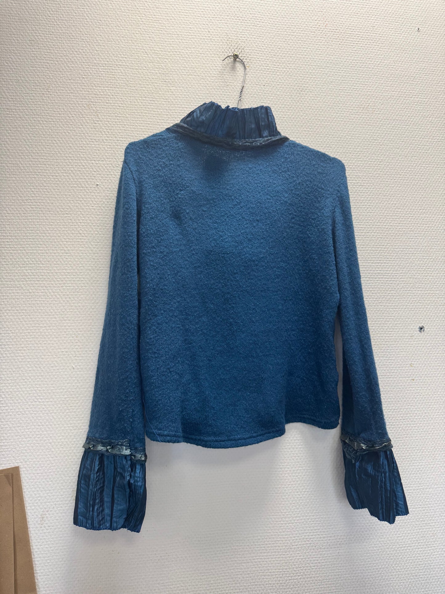 Pull bleu