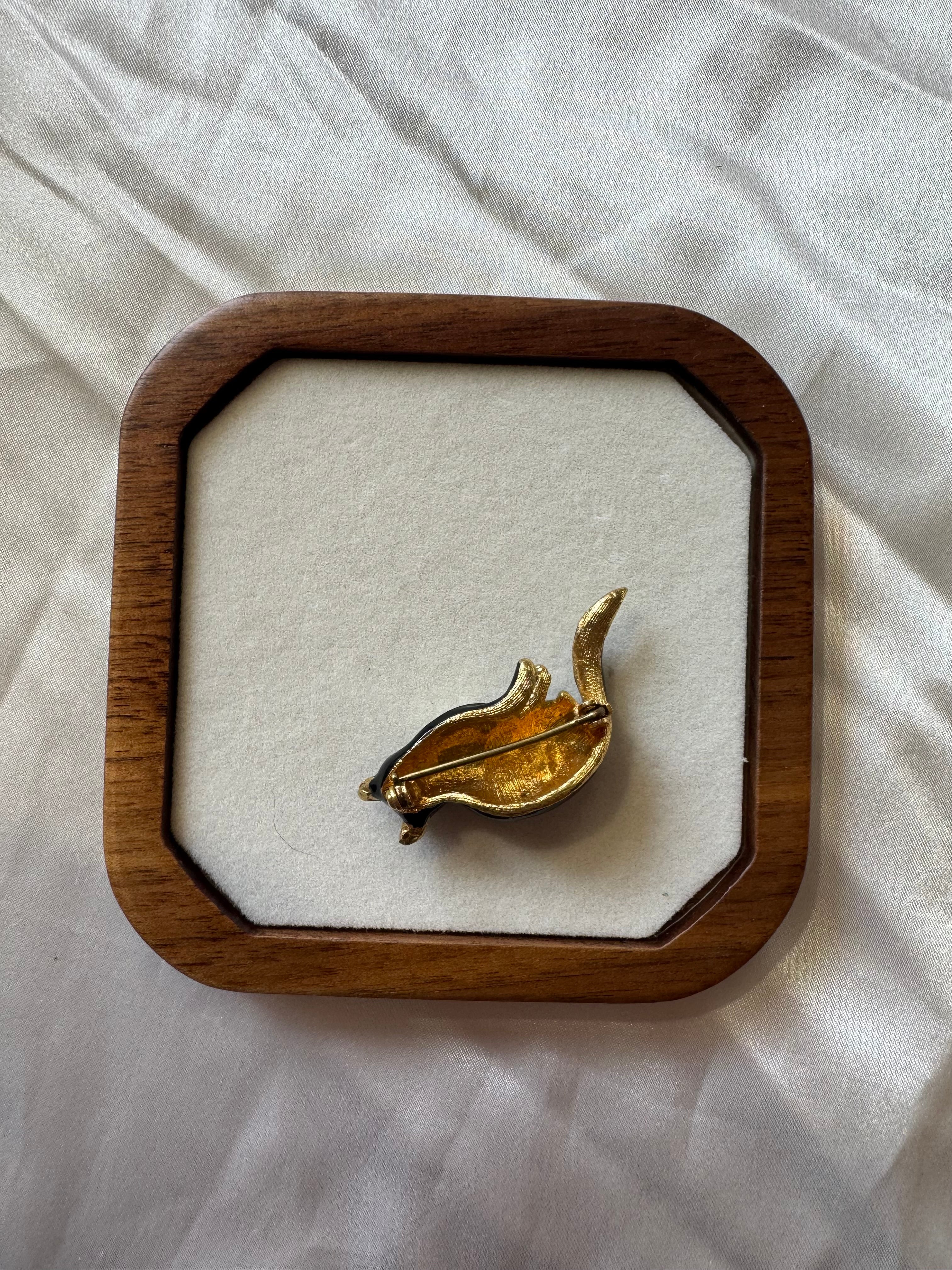 Broche en métal