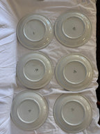 Assiettes plates à fleurs