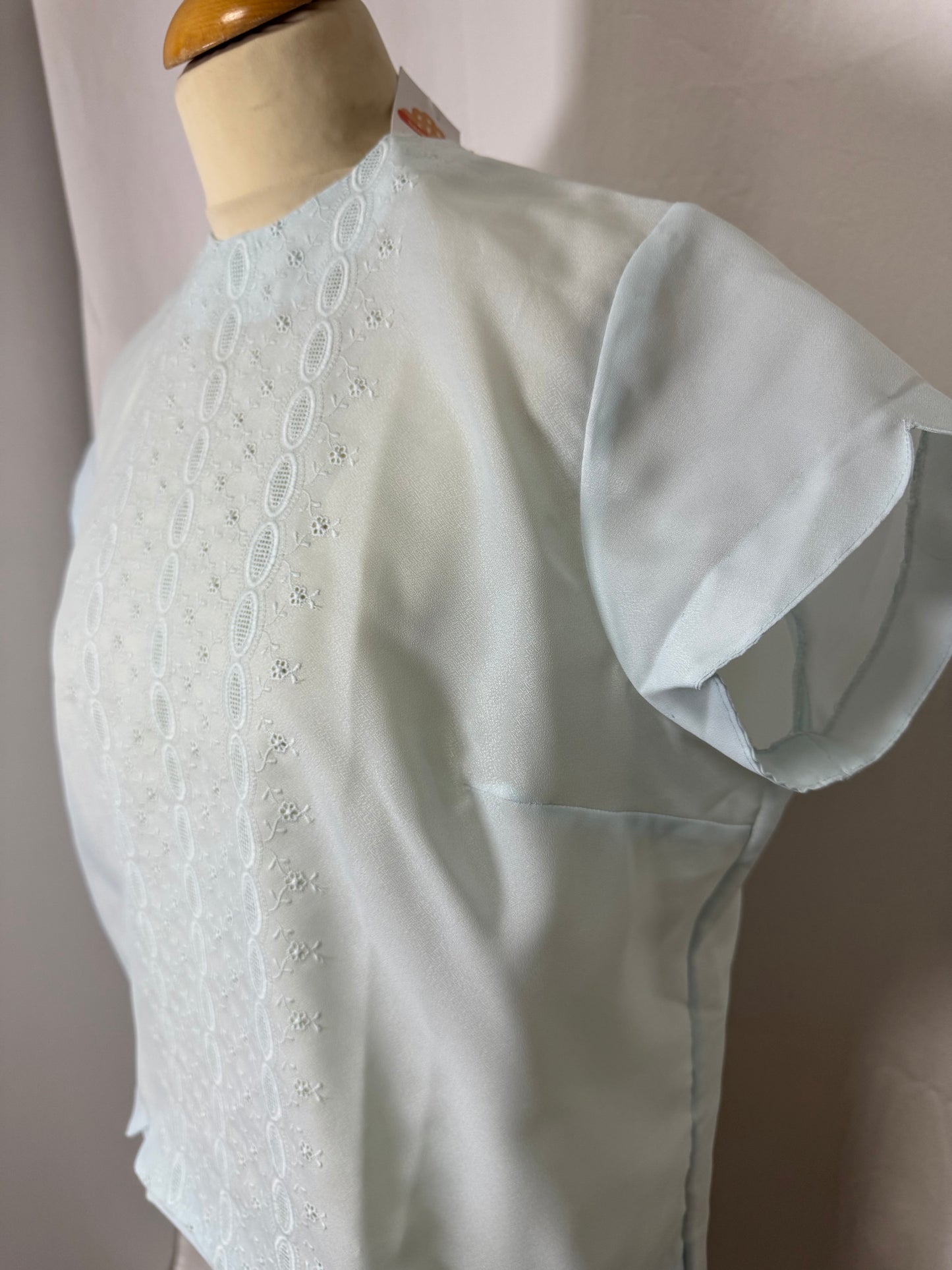 Blouse bleu brodée