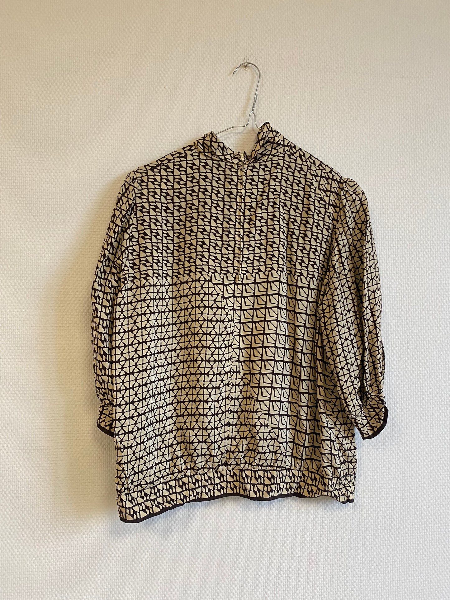 Chemise à motif marron