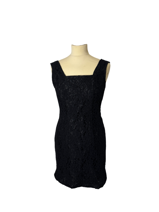 Robe courte en dentelle