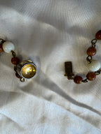 Collier marron et blanc