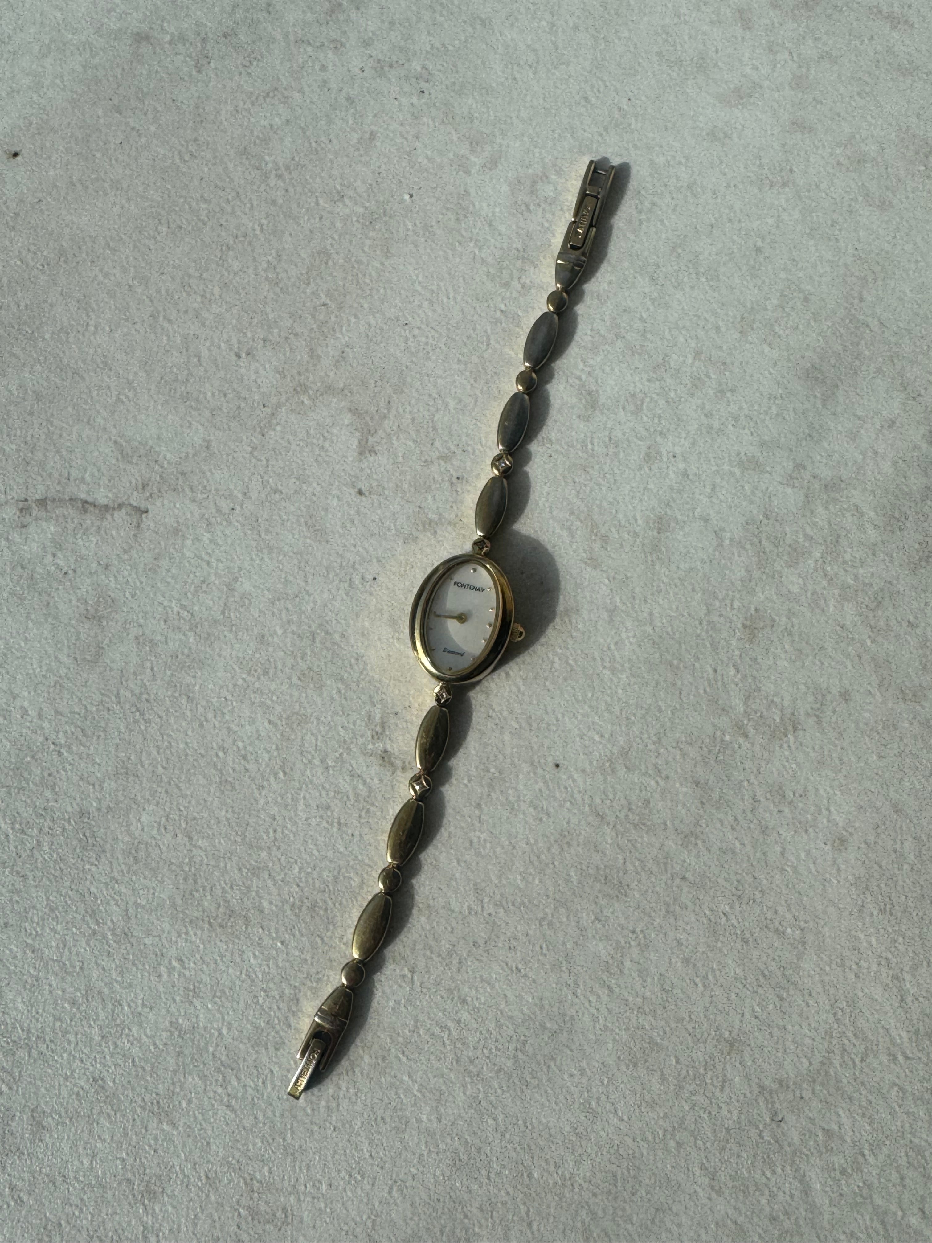 Montres en métal doré