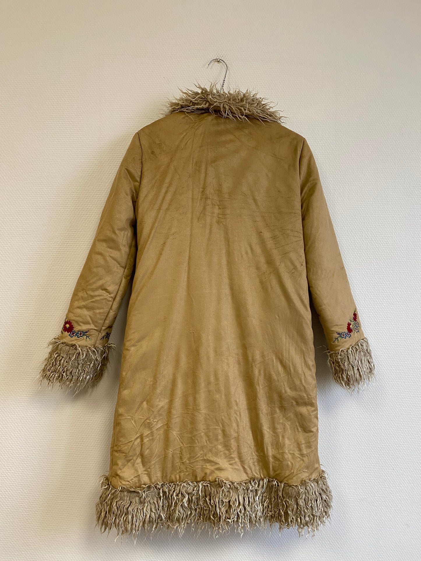 Manteau en peau lainée synthétique