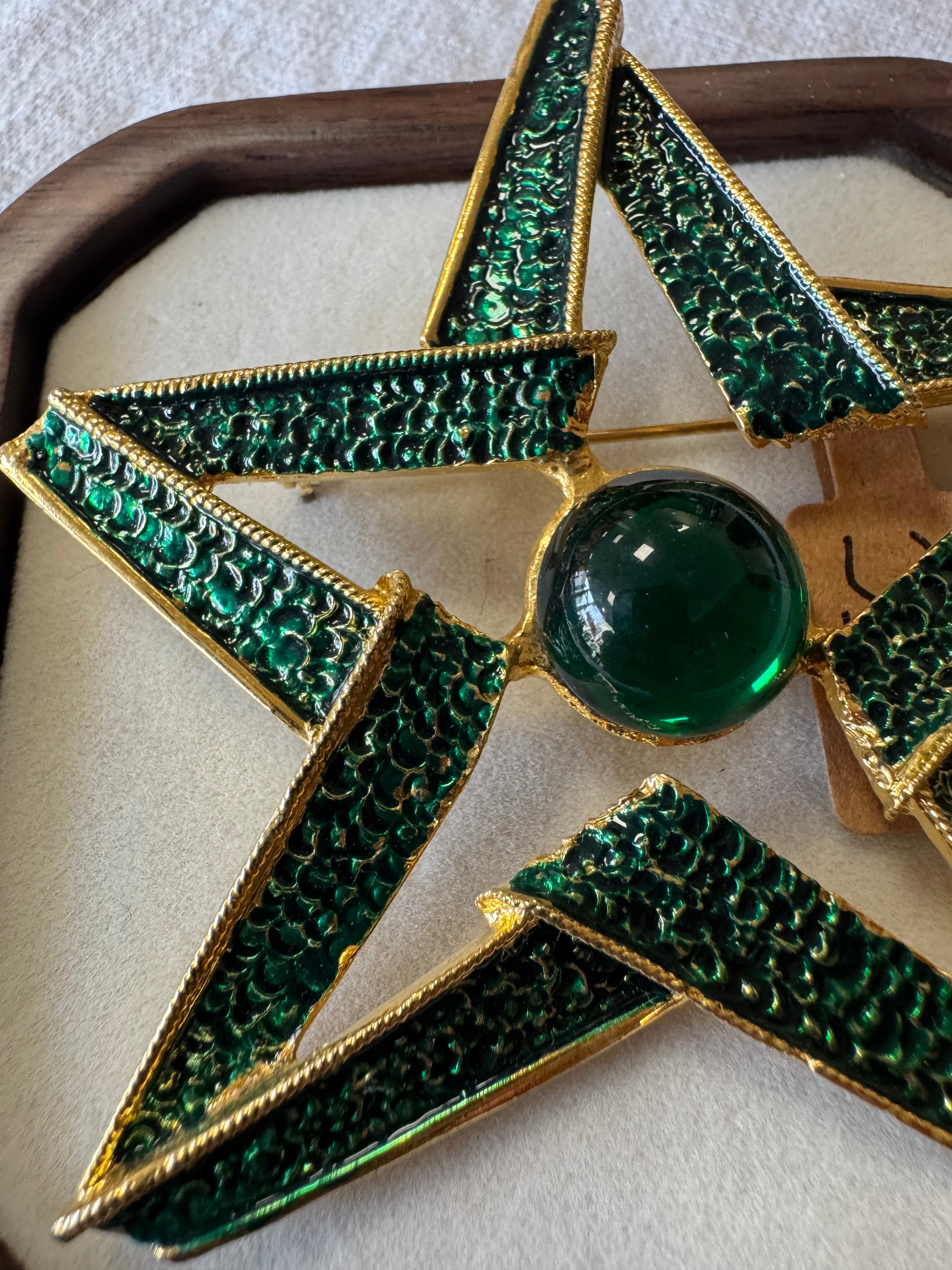 Broche en métal étoile 80s