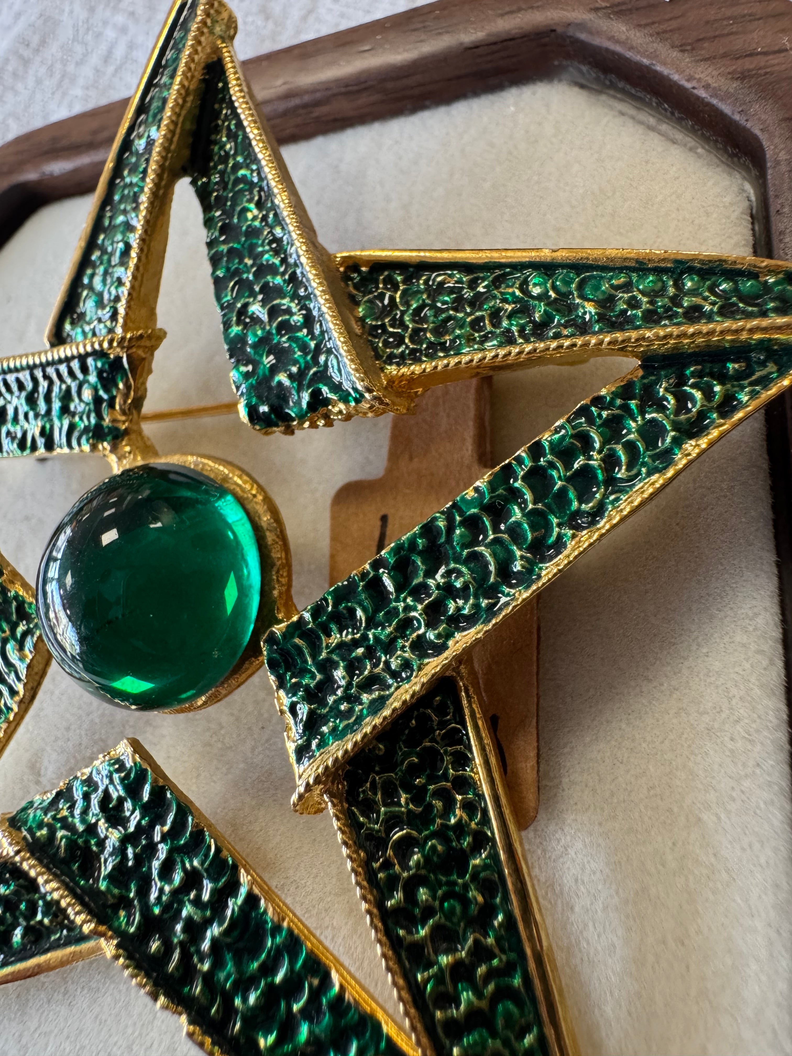 Broche en métal étoile 80s