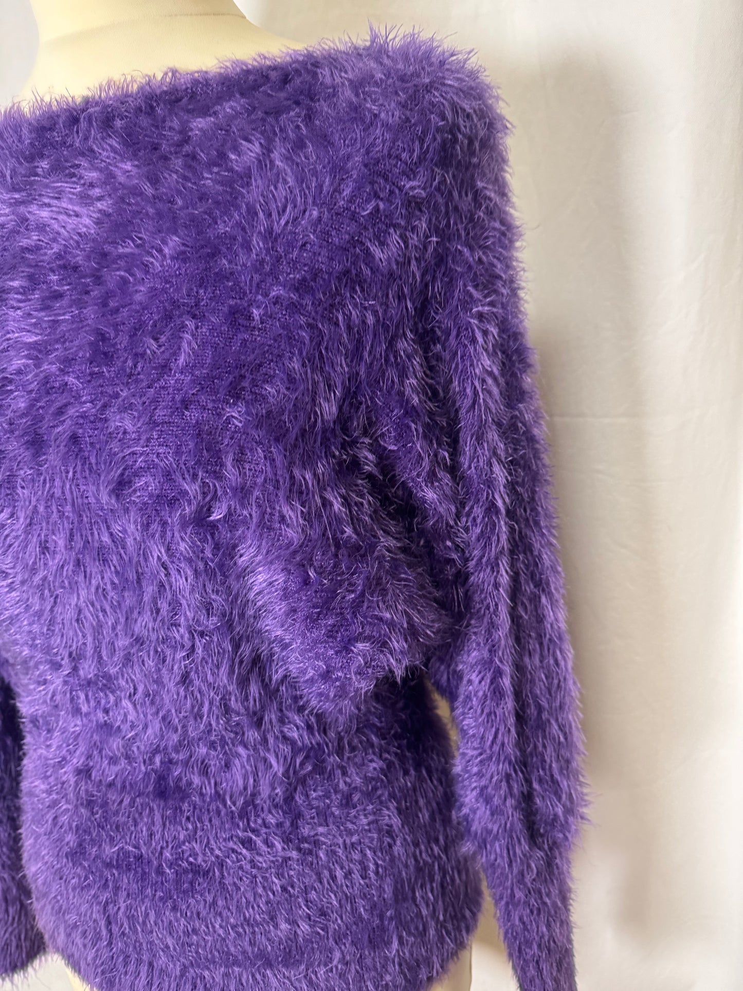 Pull violet à poils