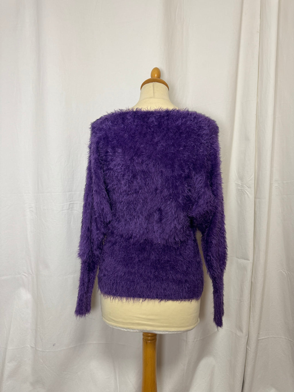 Pull violet à poils