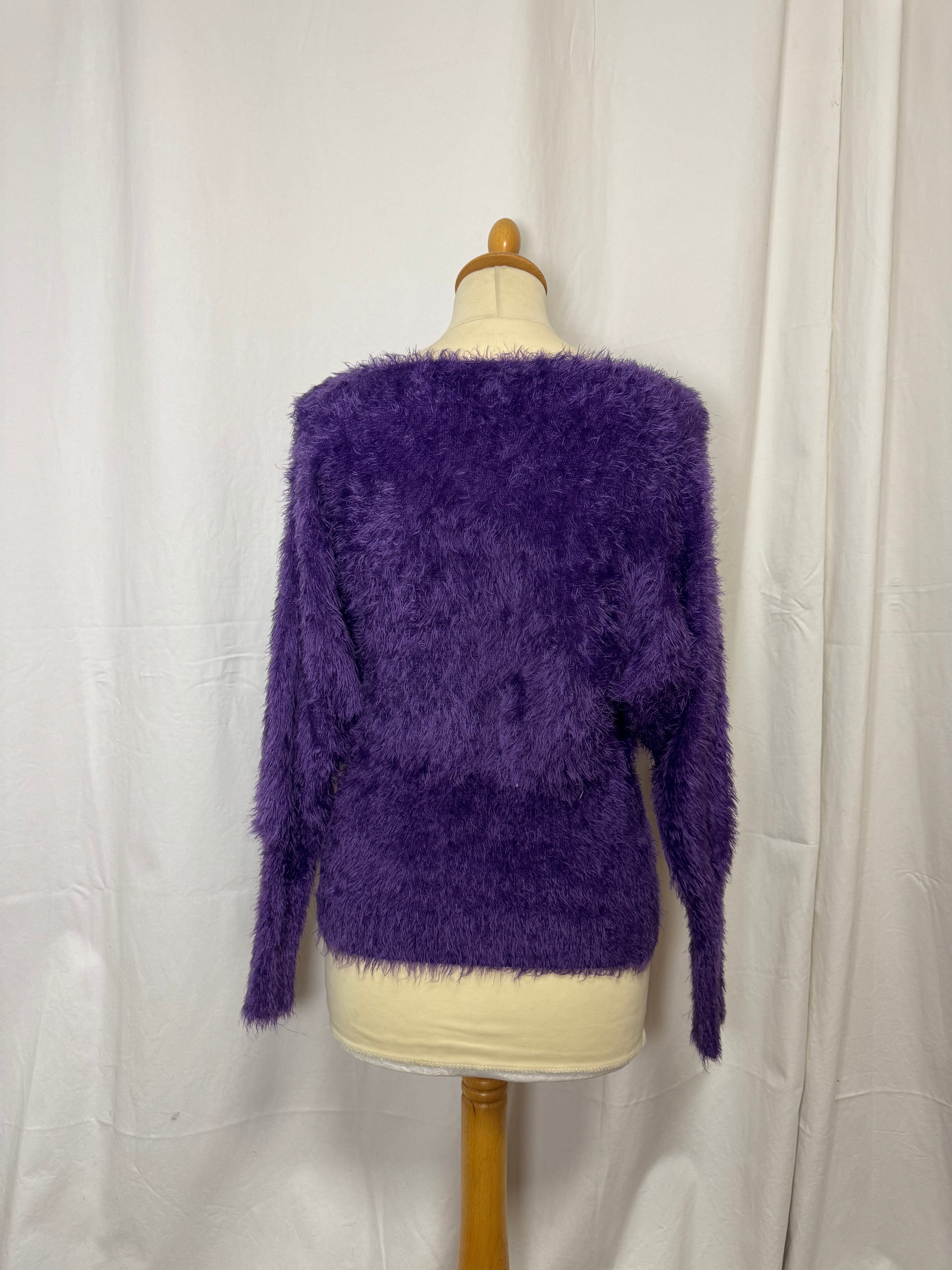 Pull violet à poils