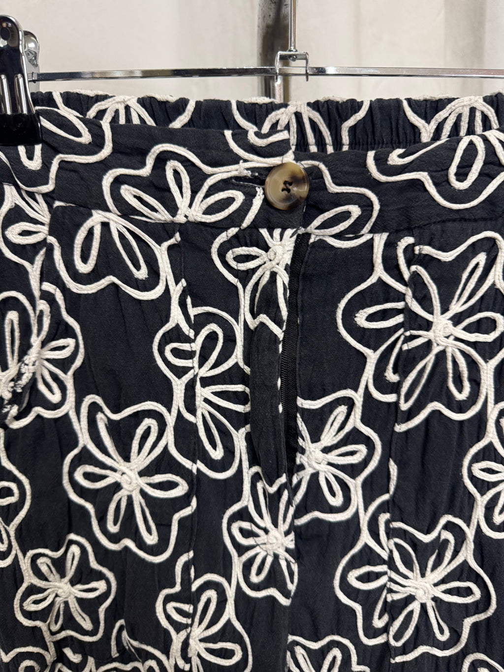 Pantalon brodé