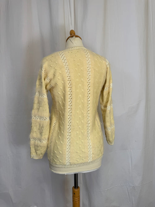 Pull en maille jaune