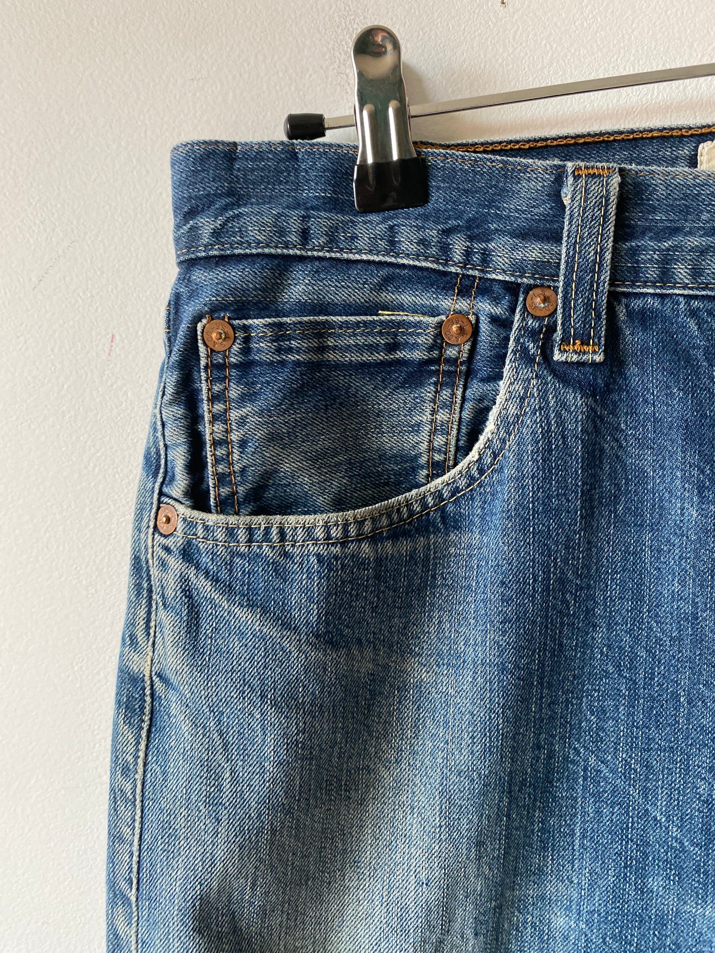 Short Levis