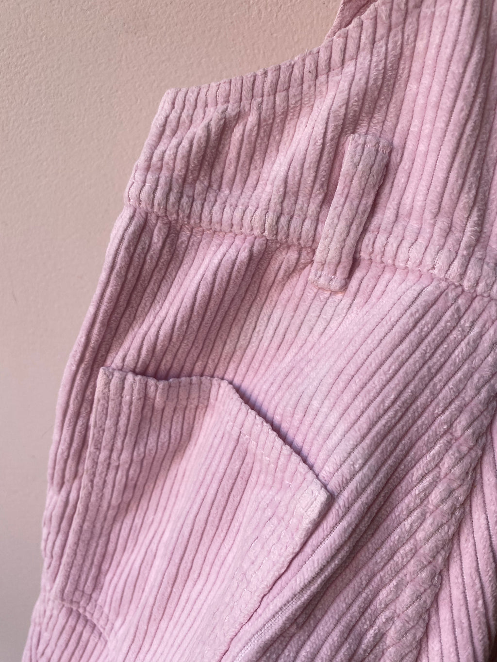 Salopette en velours rose