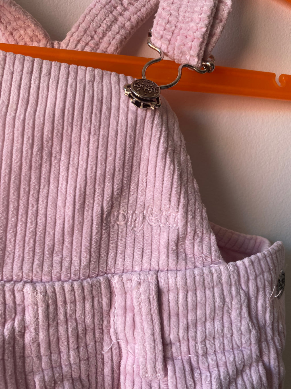 Salopette en velours rose