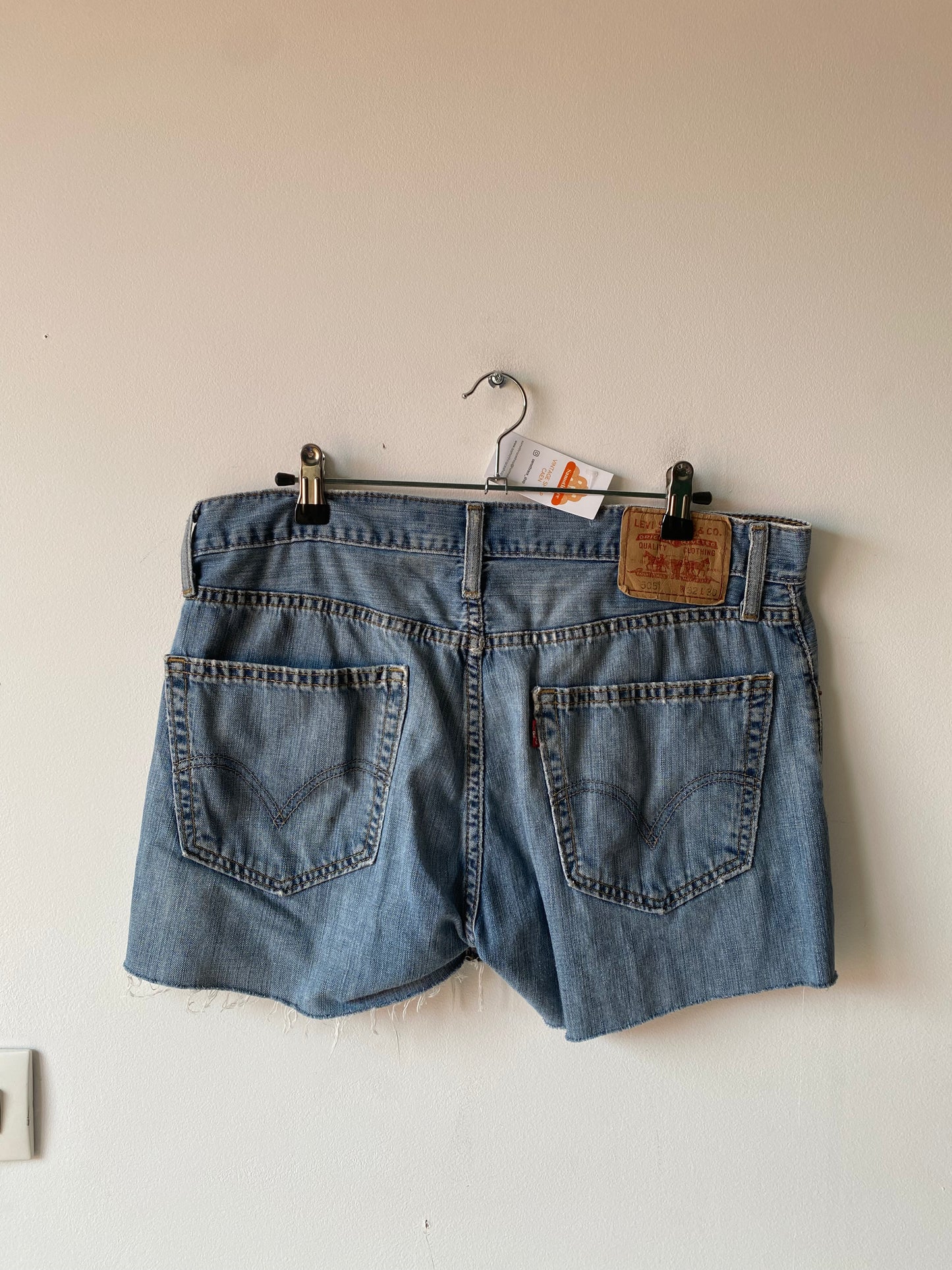 Short Levis