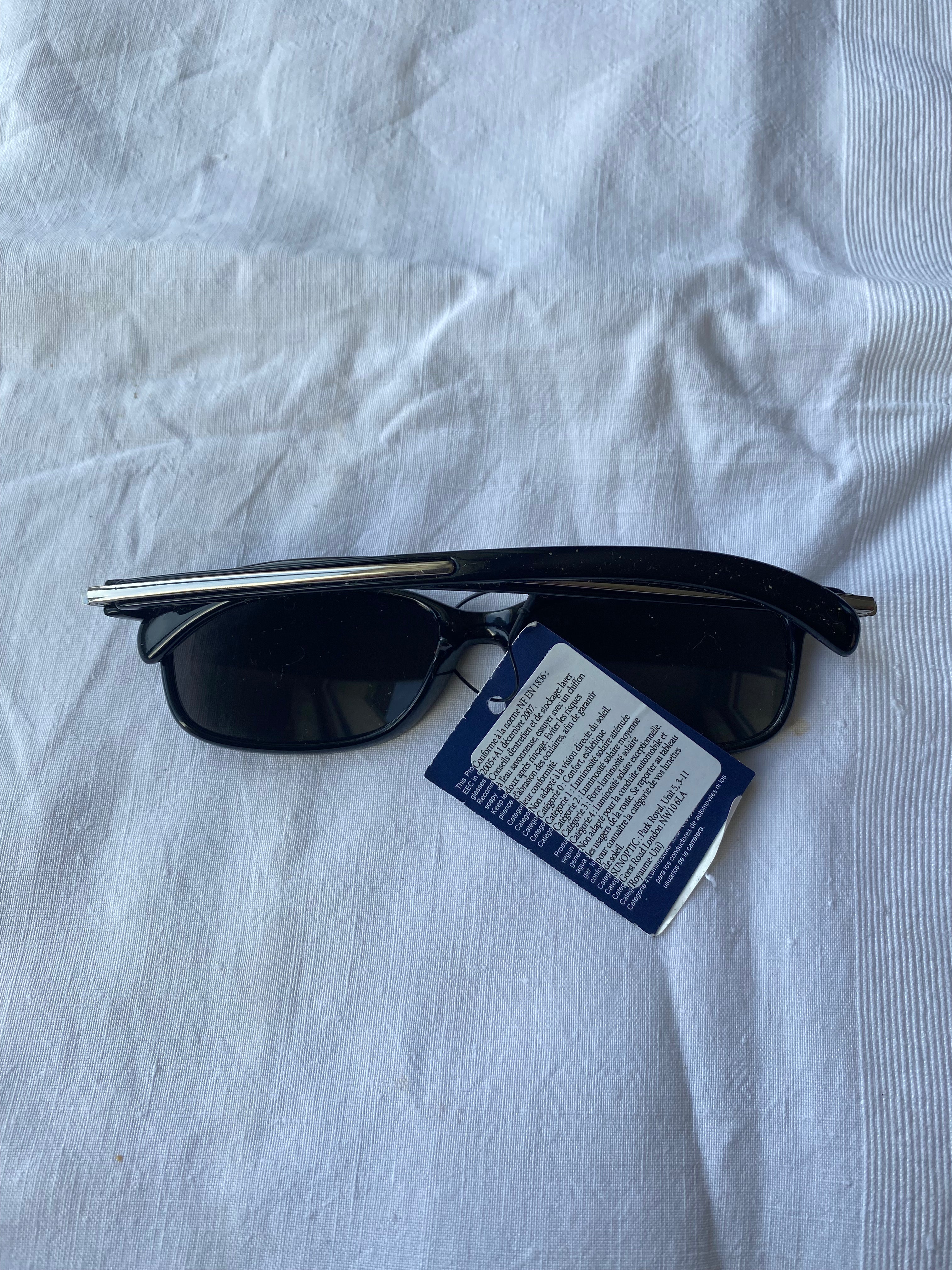 Lunette de soleil noir
