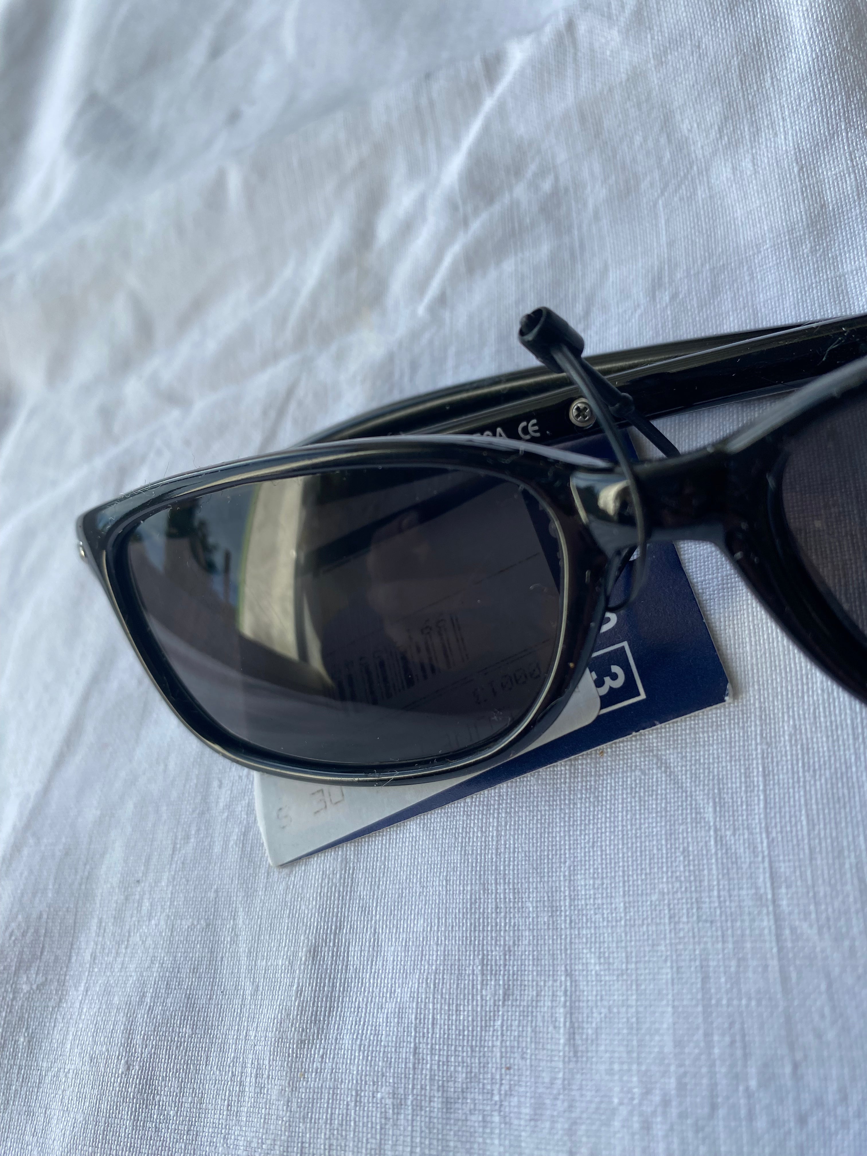 Lunette de soleil noir