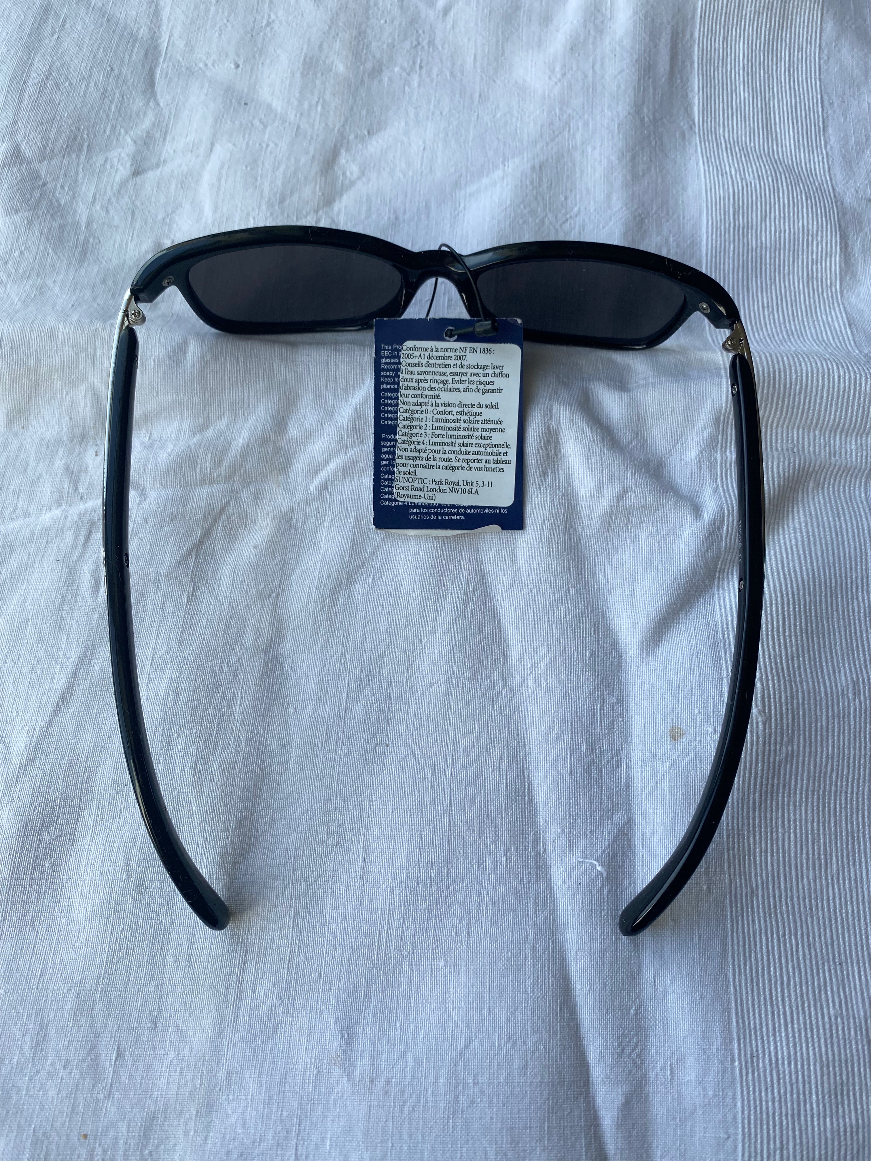 Lunette de soleil noir